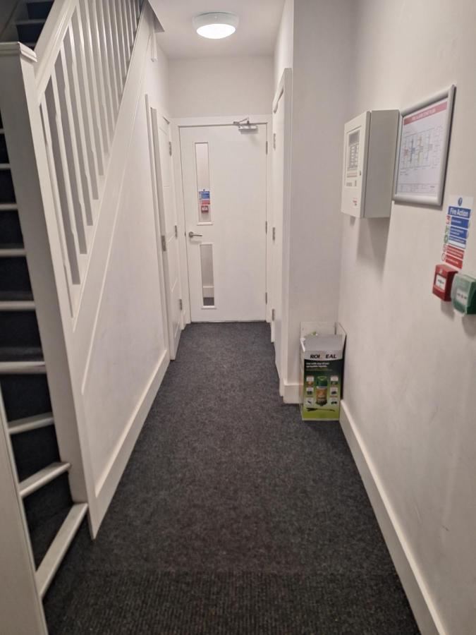 Deluxe Single Room Only For One Adult Northolt  Exterior photo