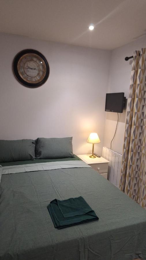 Deluxe Single Room Only For One Adult Northolt  Exterior photo